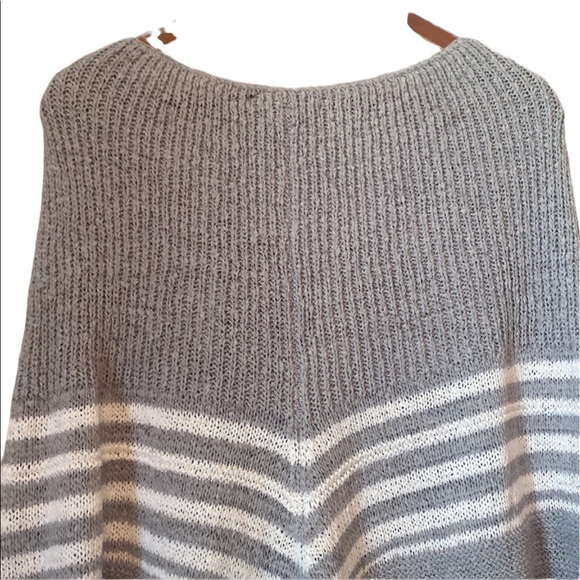 Boho Style Vertigo Gray Knit Poncho Sweater - Picture 6 of 11